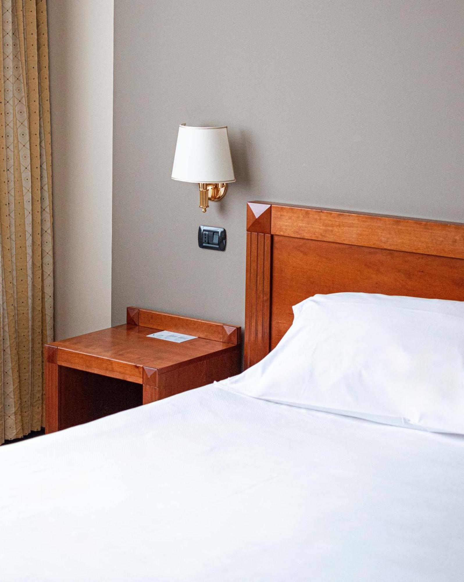 Phi Hotel Cavalieri Бра Экстерьер фото