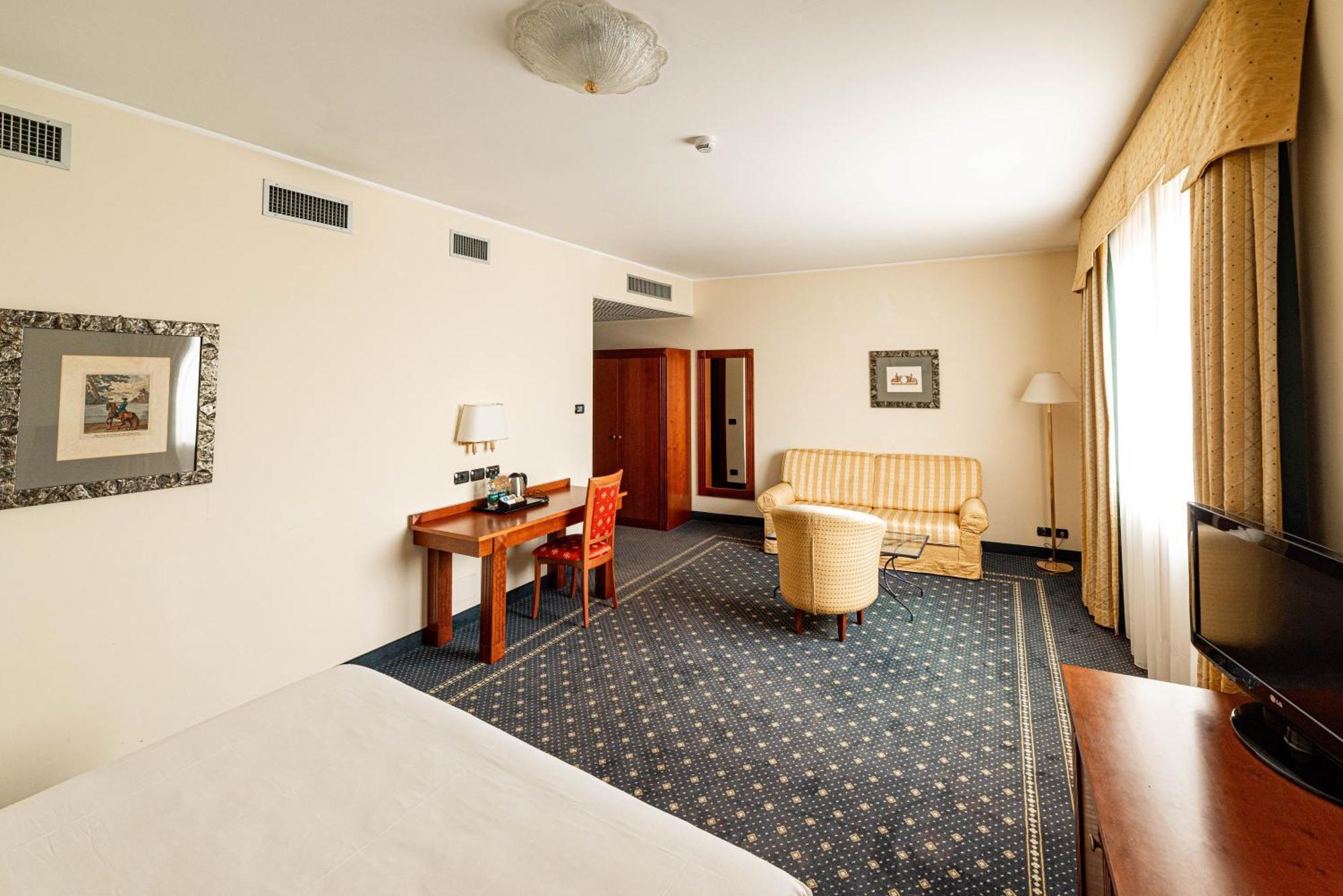 Phi Hotel Cavalieri Бра Экстерьер фото